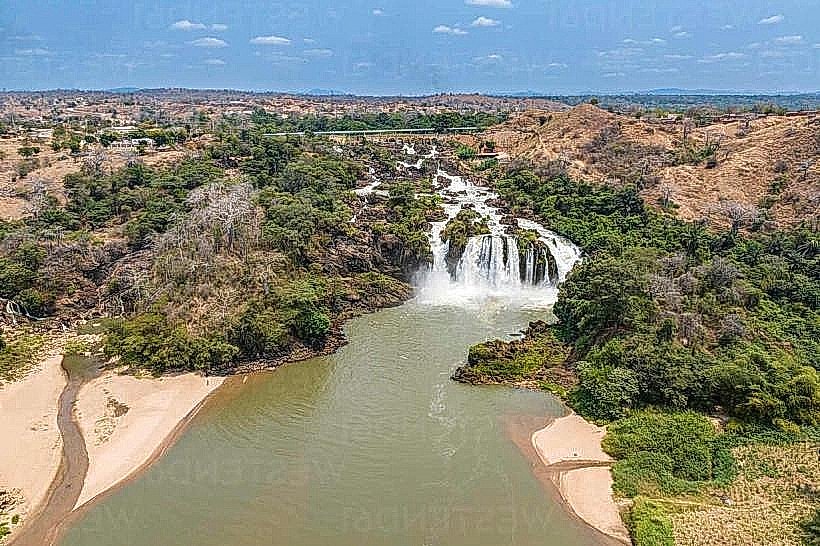 Quedas de Binga (Binga Waterfalls)