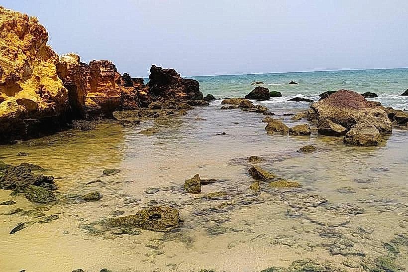 Toubab Dialaw Cliffs