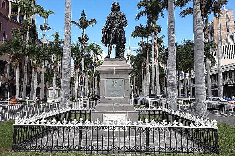 Place Mahé de Labourdonnais
