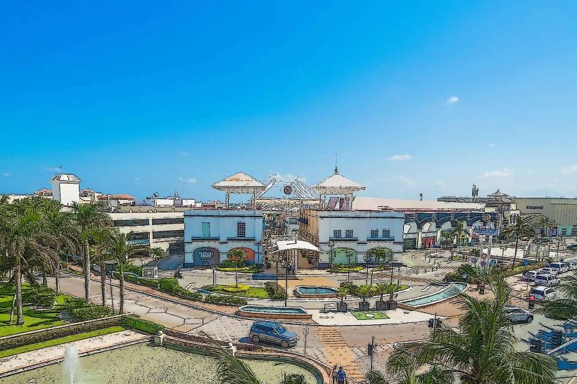 La Isla Shopping Village