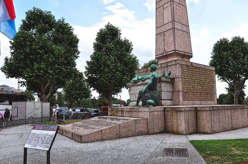 Monument of Remembrance (Gëlle Fra)