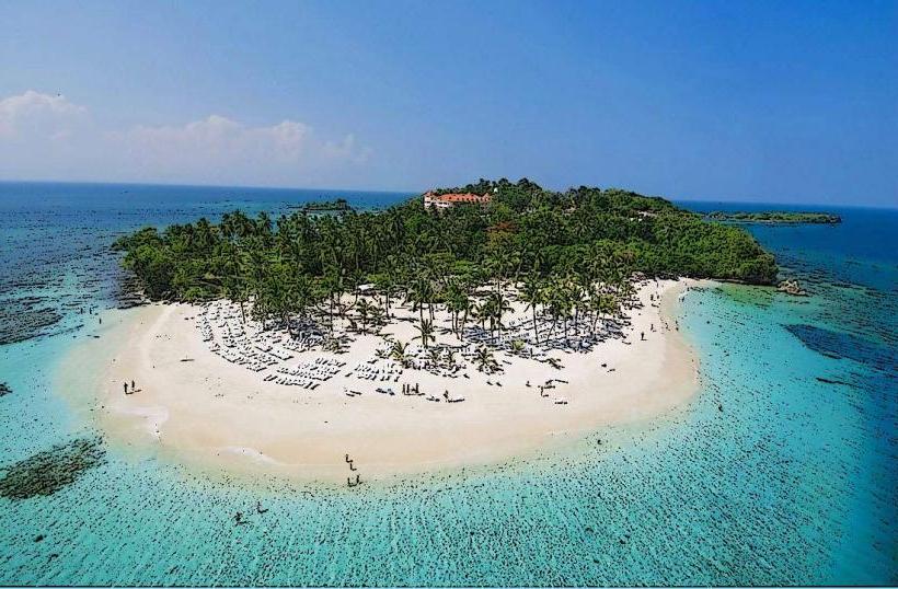 Cayo Levantado (Bacardi Island)