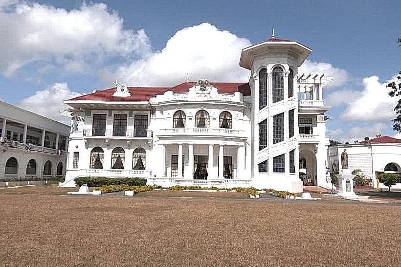 Lizares Mansion (Angelicum School Iloilo)