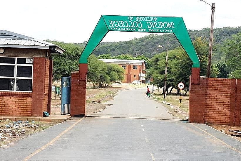 Moeng College