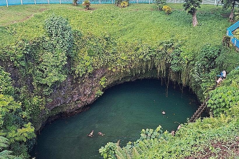 To-Sua Ocean Trench