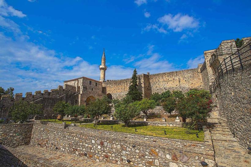 Çeşme Castle