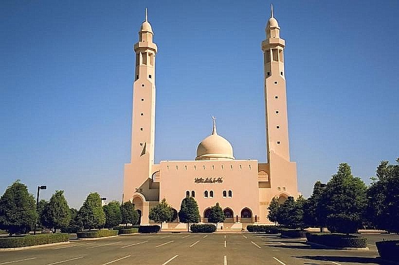Sayyida Maizoon Bint Ahmed Mosque