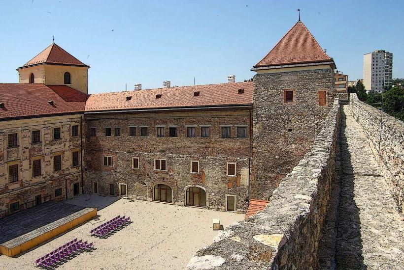 Várpalota Castle