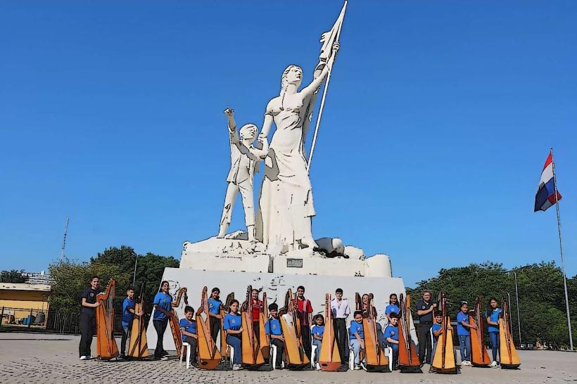 Monumento a la Mujer Luqueña