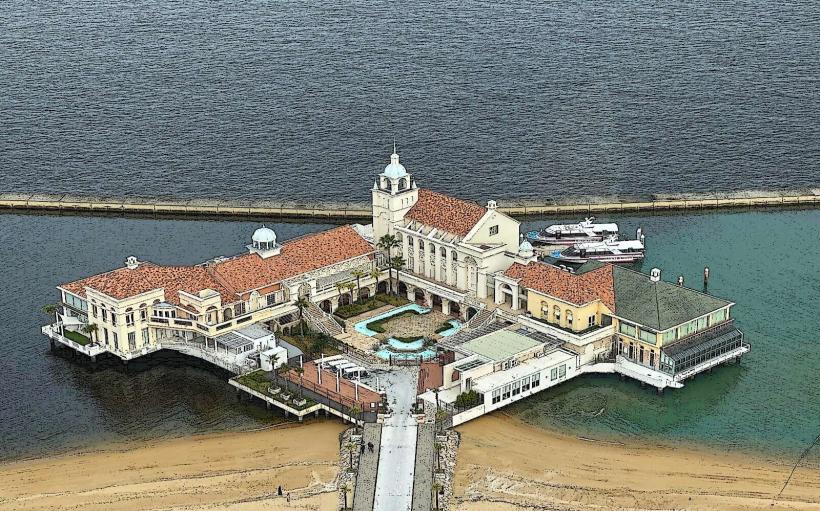 Momochi Seaside Park