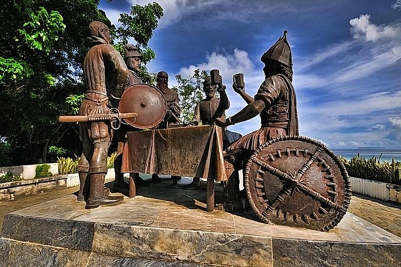 Blood Compact Shrine (Sandugo Monument)