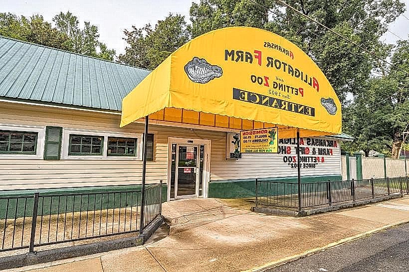 Arkansas Alligator Farm & Petting Zoo