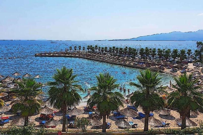 Santa Quaranta Beach