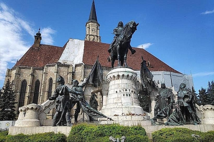 Matthias Corvinus Statue