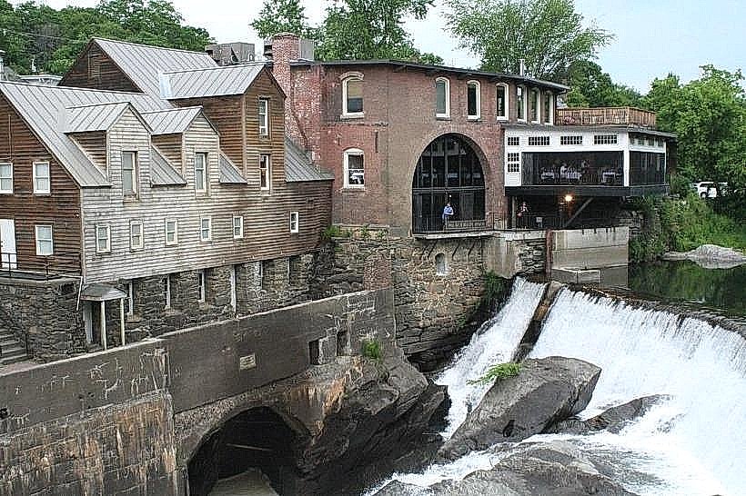 Simon Pearce Mill & Glassblowing Studio