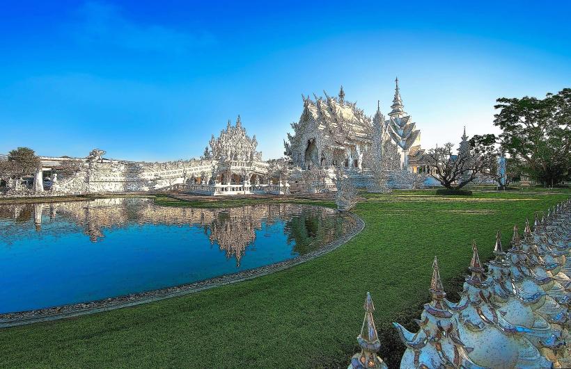 Wat Rong Khun (White Temple)