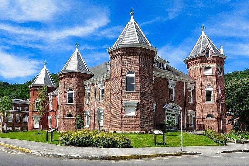 Summers County Courthouse