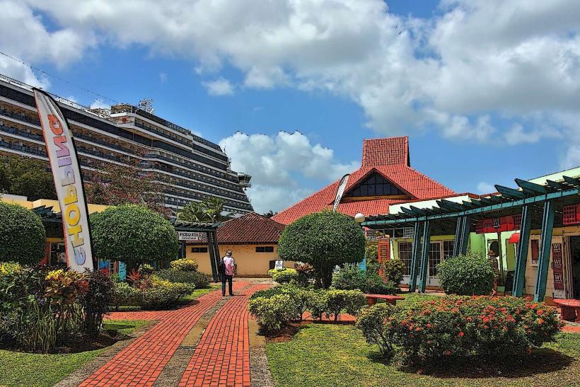 Duty-Free Pointe Seraphine