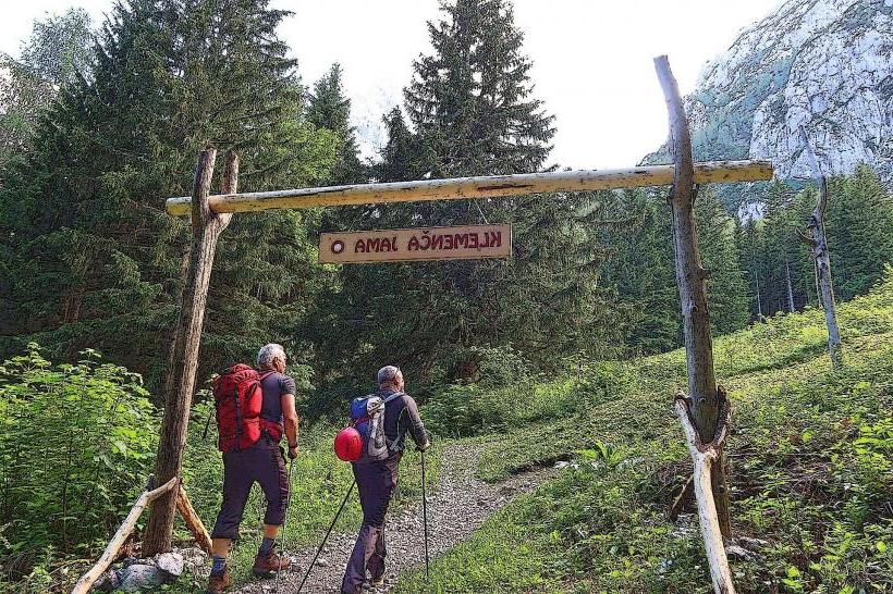 Klemenča Jama Hut