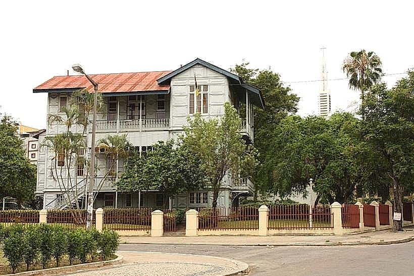 Iron House (Casa do Ferro)