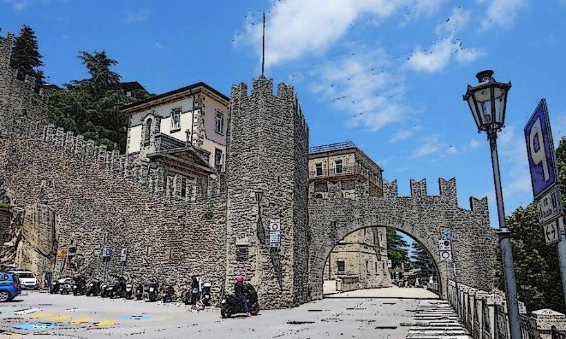 City Gate Della Fratta