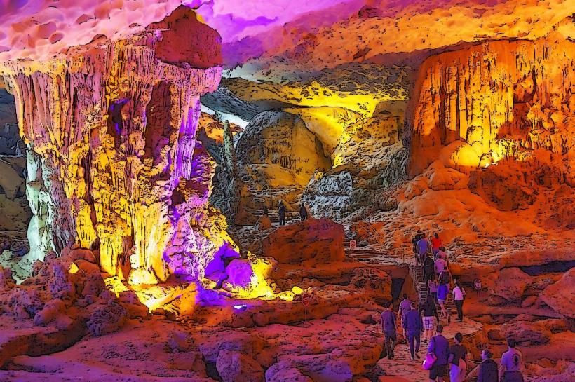 Sung Sot Cave (Surprise Cave)