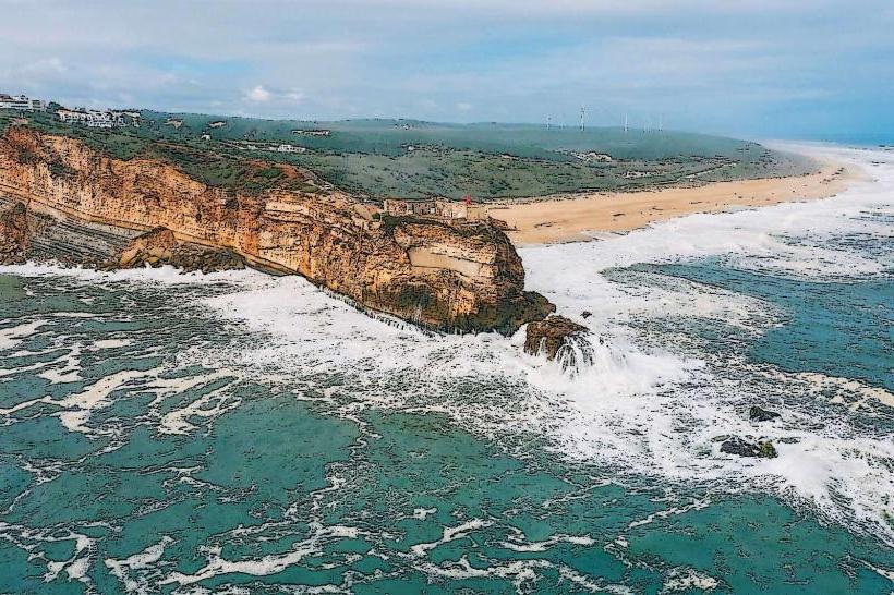 Praia do Norte (Big Wave Beach)