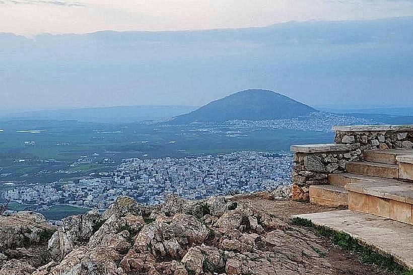 Mount Precipice (Mount Kedumim)