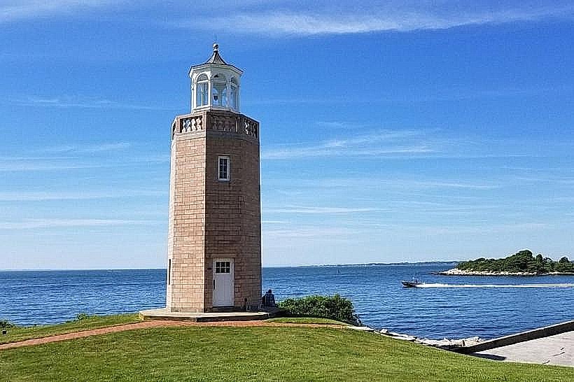 Avery Point Lighthouse