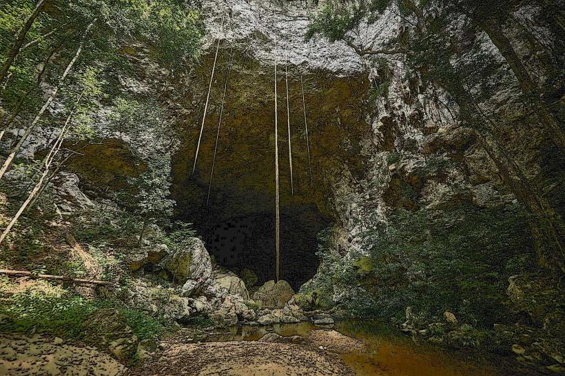 Rio Frio Cave